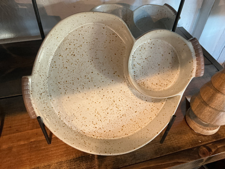 Creative Co-op Stoneware dish with handles, reactive glaze, cream