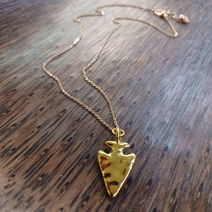 Paco Designs - Dainty Hammored Arrowhead Necklace: Gold